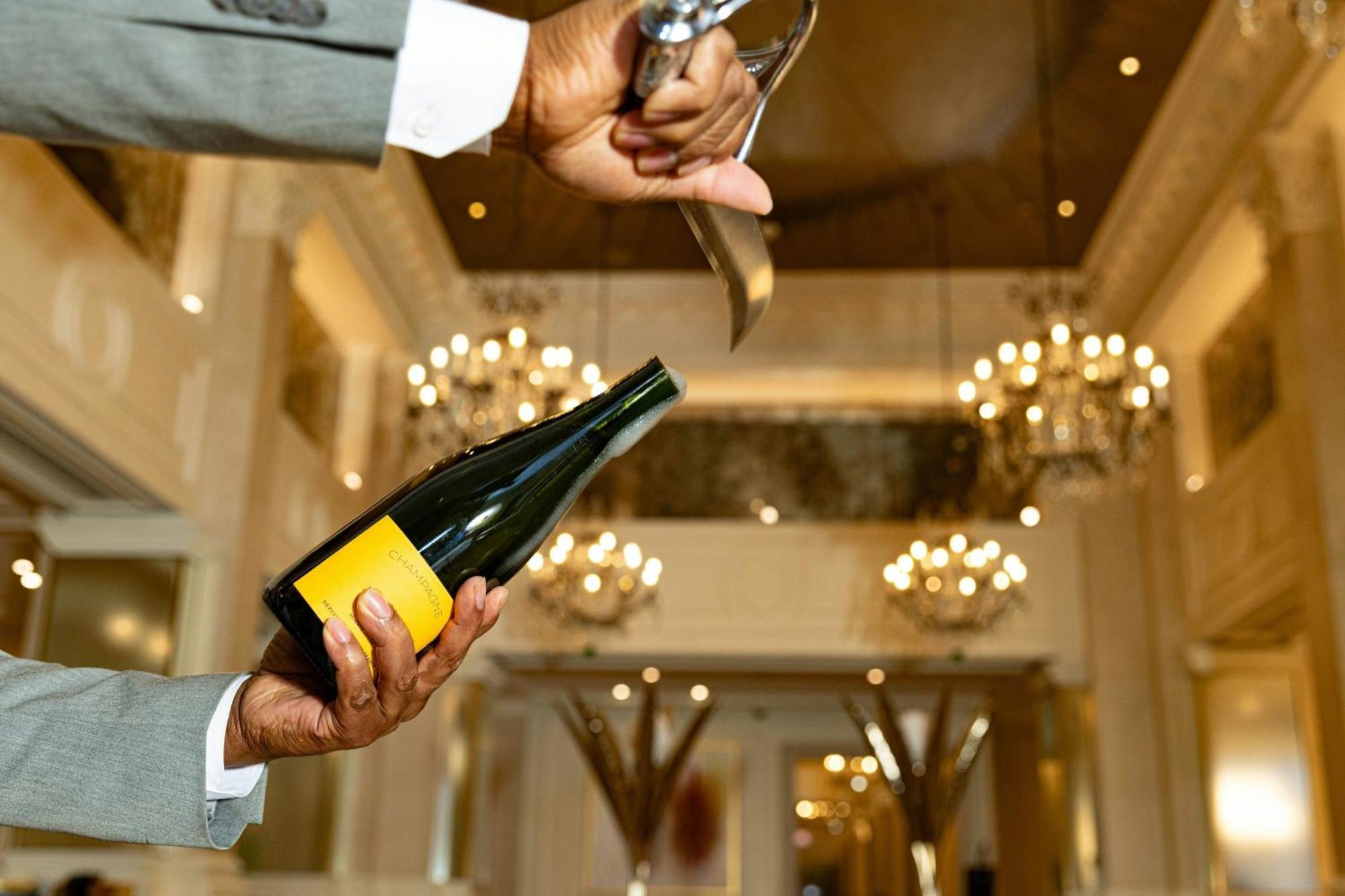 The St. Regis New York Hotel Exterior photo